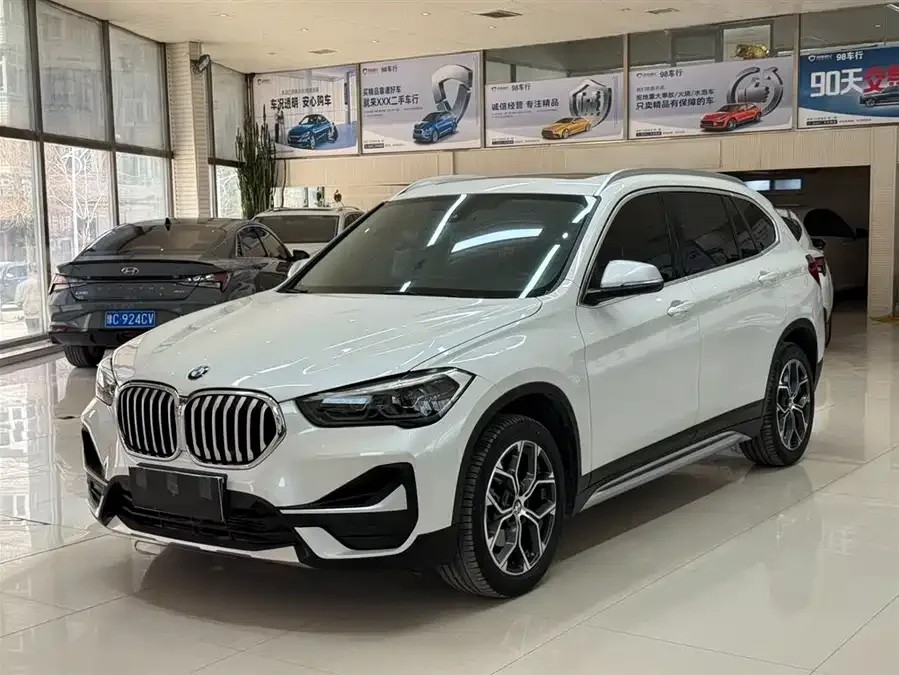 BMW X1 2022 sDrive20Li Exclusive Model 2022 — фото 1, купить с доставкой в Москву