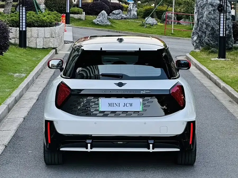 MINI electric JCW MINI JCW 2025 ELECTRIC JOHN COOPER WORKS 2025 — миниатюра 2