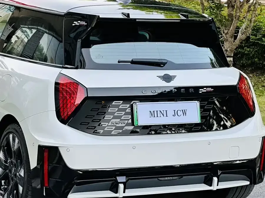 MINI electric JCW MINI JCW 2025 ELECTRIC JOHN COOPER WORKS 2025 — миниатюра 3