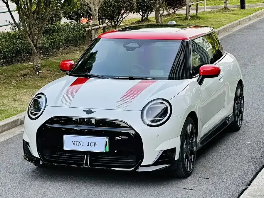 MINI electric JCW MINI JCW 2025 ELECTRIC JOHN COOPER WORKS 2025 — фото 1, купить с доставкой в Москву