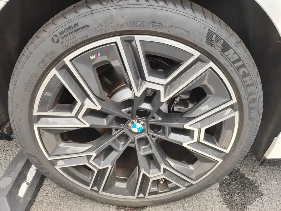 BMW 5 Series 2026 BMW 5 Series Facelift 530Li M Sport Package 2025 — миниатюра 3
