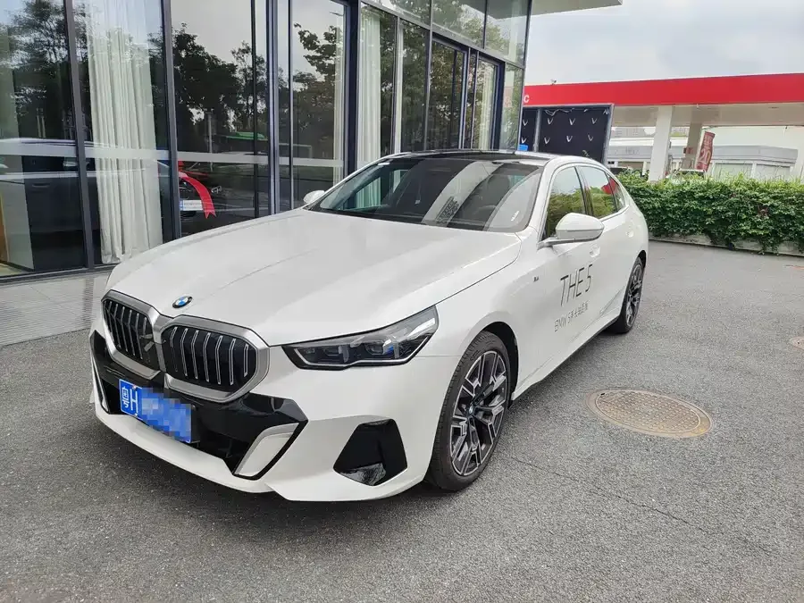 BMW 5 Series 2025