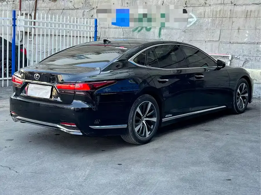 Lexus LS 2023 500h Excellence Edition 2023 — миниатюра 3