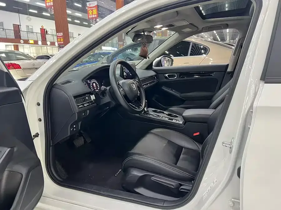 Honda CIVIC 2023 Civic 240TURBO CVT Power Edition 2023 — миниатюра 2