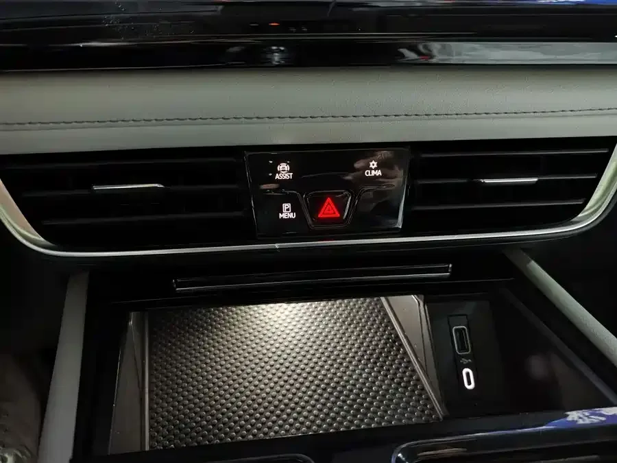 Volkswagen Teramont 2022 Touron 380TSI 4WD Luxury Edition 2022 — миниатюра 4
