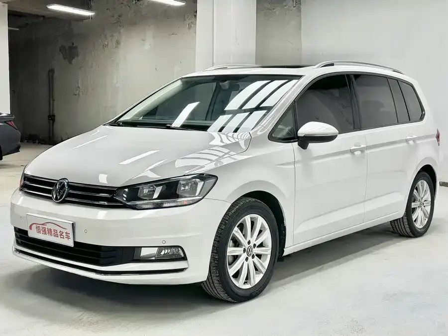 Volkswagen Touran 2021 Touran Touran L 280TSI DSG Comfort Edition 7 Seaters 2022 — фото 1, купить с доставкой в Москву