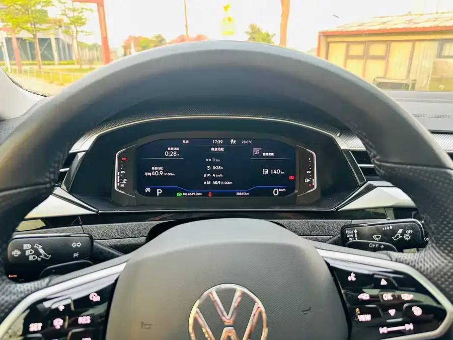 Volkswagen FAW- CC FAW-Volkswagen CC 2023 380TSI Eye-catching Edition 2023 — миниатюра 3