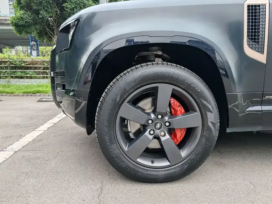 Land Rover guard Land Rover Defender 2025 110 3.0T P400 X 2024 — миниатюра 4