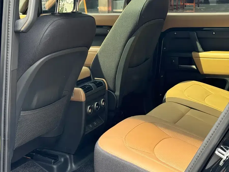 Land Rover guard Land Rover Defender 2025 110 3.0T P400 X-Dynamic HSE 2025 — миниатюра 5
