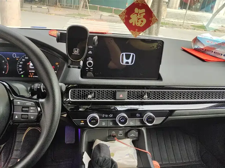 Honda Civic 2023 Civic 240TURBO CVT Power Edition 2024 — миниатюра 4
