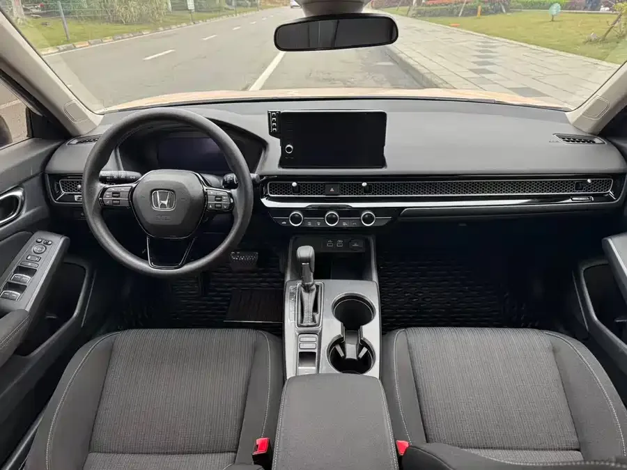 Honda Civic 2022 Civic 240TURBO CVT Dynamic Edition 2023 — миниатюра 2