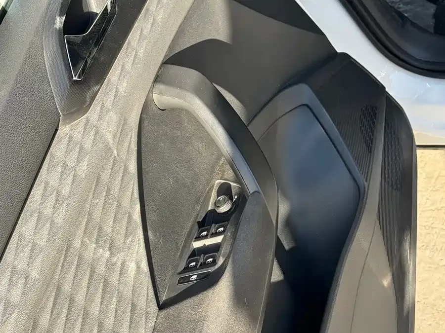 Volkswagen Tiguan (Tharu) Tuyue 2022 280TSI 2WD Comfort Edition 2022 — миниатюра 2