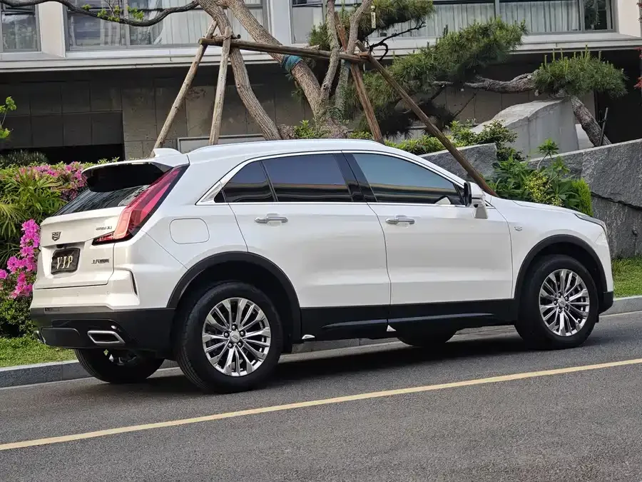 Cadillac XT4 2024 28T 2WD Luxury 2023 — миниатюра 2