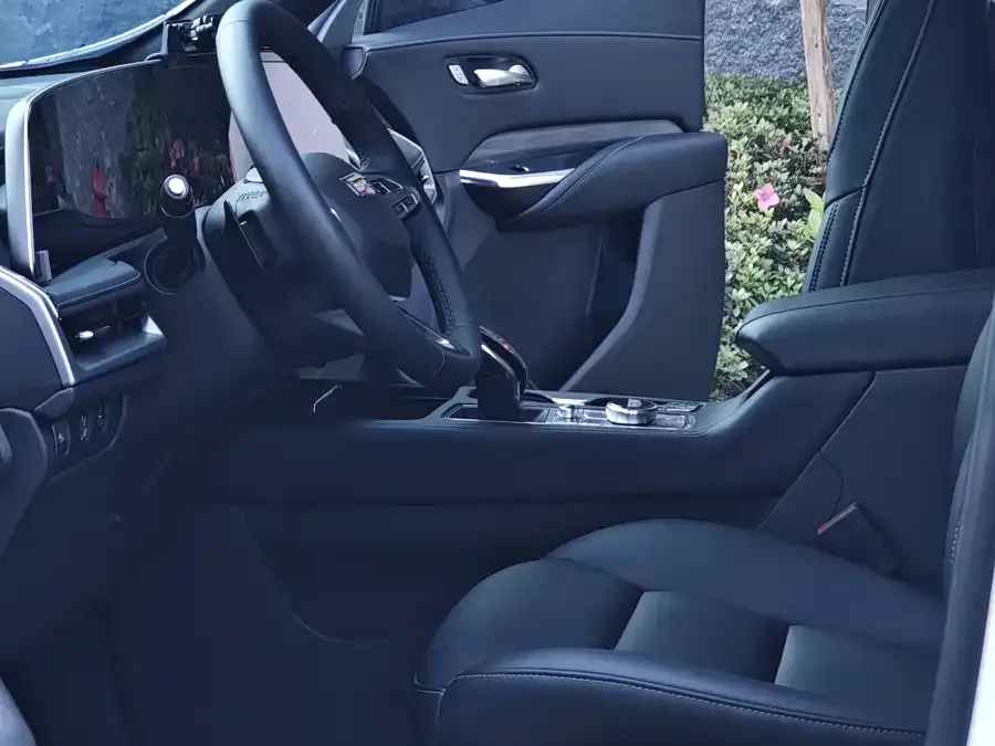 Cadillac XT4 2024 28T 2WD Luxury 2023 — миниатюра 4