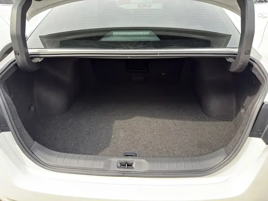 Nissan Altima Teana 2022 2.0L XL-Upr Premium Edition 2025 — миниатюра 5