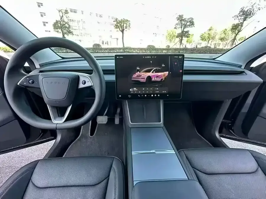 Tesla Model Y Model Y 2025 rear-wheel drive version 2025 — миниатюра 2