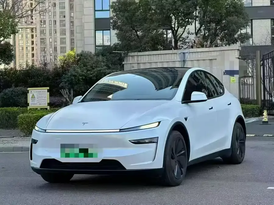 Tesla Model Y 2025