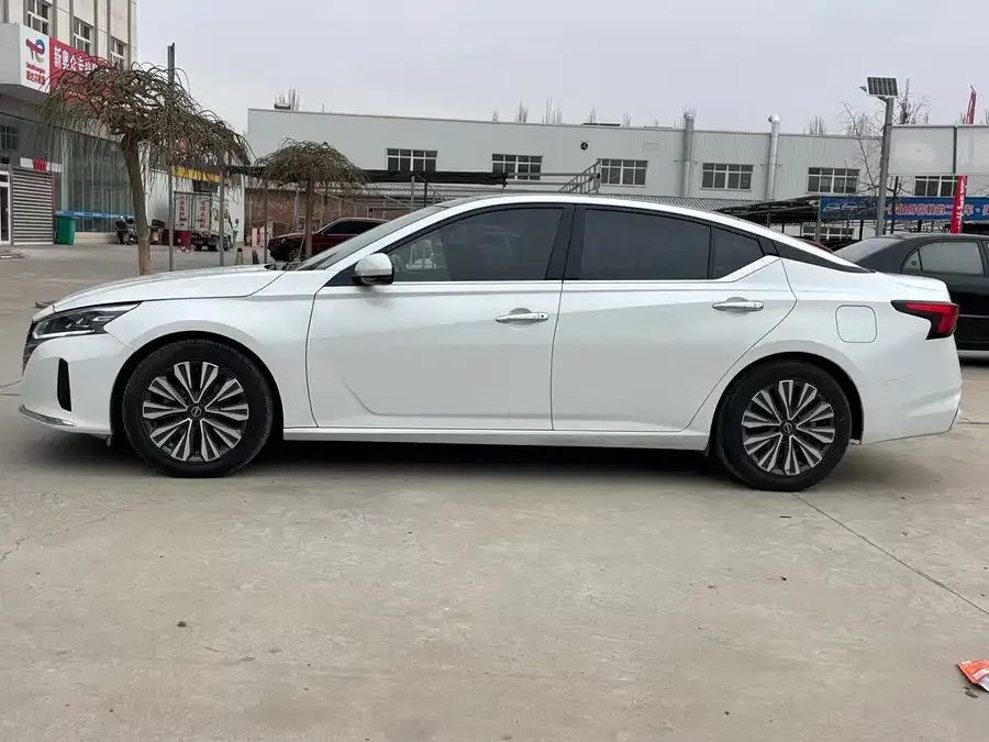 Nissan Altima 2022 Teana 2.0L XL-TLS Enjoy Edition 2023 — миниатюра 4