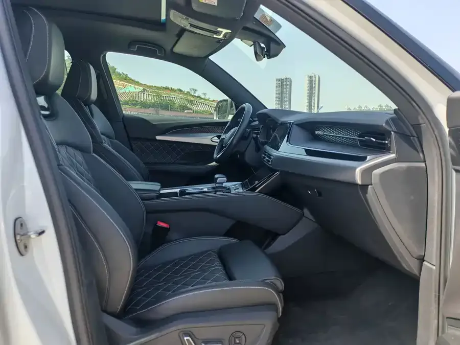 Audi Q6 2024 45 TFSI quattro Qiyun Flying Rider Package 7 Seaters 2026 — миниатюра 3