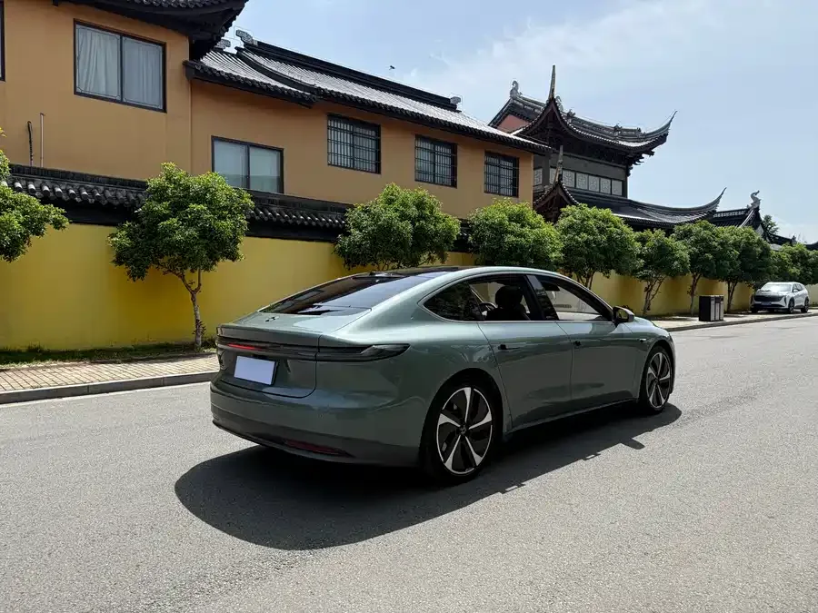 NIO ET7 NIO ET7 2022 100kWh First Edition 2022 — миниатюра 2