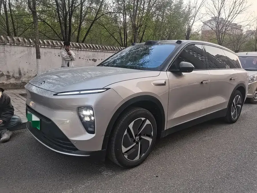 NIO ES8 2024