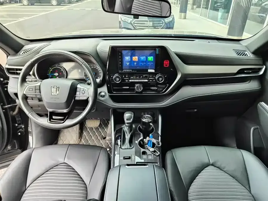 Toyota Crown Land Crown Land 2023 2.5L HEV 4WD Deluxe Edition 2024 — миниатюра 2