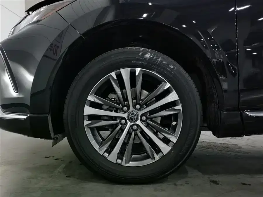 Toyota Venza Venza 2022 2.0L CVT 2WD Luxury Edition 2022 — миниатюра 5
