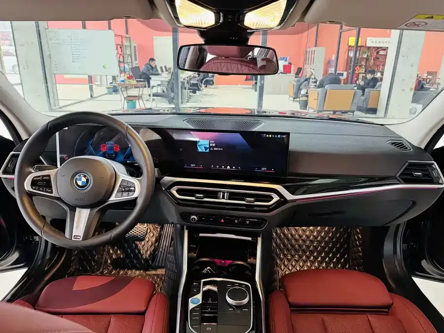 BMW i3 2023 eDrive 40 L Night Sport Package 2024 — миниатюра 2