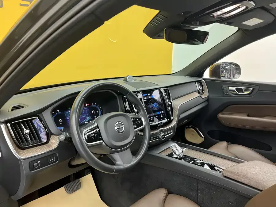 Volvo XC60 2022 B5 four-wheel drive Zhiyuan Deluxe Edition 2022 — миниатюра 3