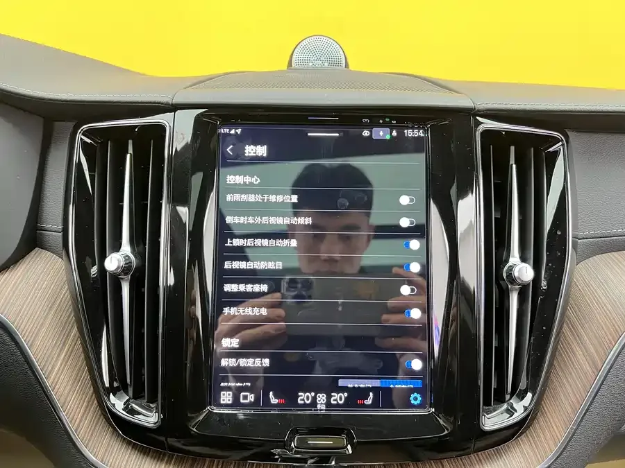 Volvo XC60 2022 B5 four-wheel drive Zhiyuan Deluxe Edition 2022 — миниатюра 5