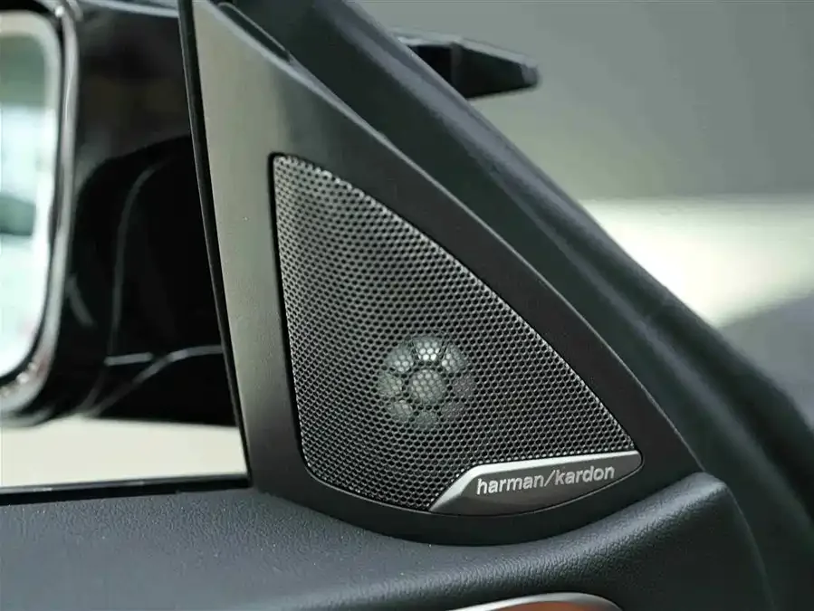 BMW M4 2024 M4 Coupe Thunder Edition 2025 — миниатюра 5
