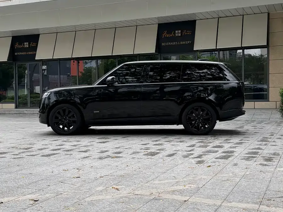 Land Rover Range Rover Range Rover 2023 3.0 L6 400PS Classic Extended Edition 2023 — миниатюра 2