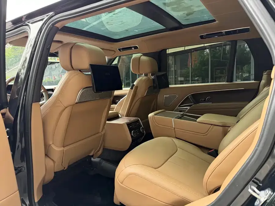 Land Rover Range Rover Range Rover 2023 3.0 L6 400PS Classic Extended Edition 2023 — миниатюра 5