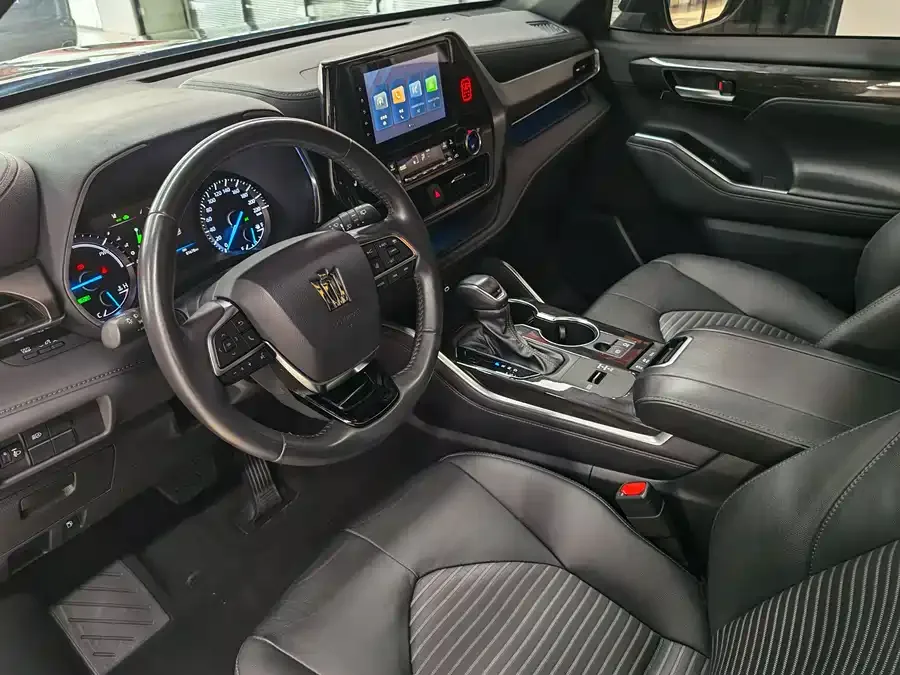 Toyota Crown Land Crown Land 2023 2.5L HEV 4WD Deluxe Edition 2023 — миниатюра 2