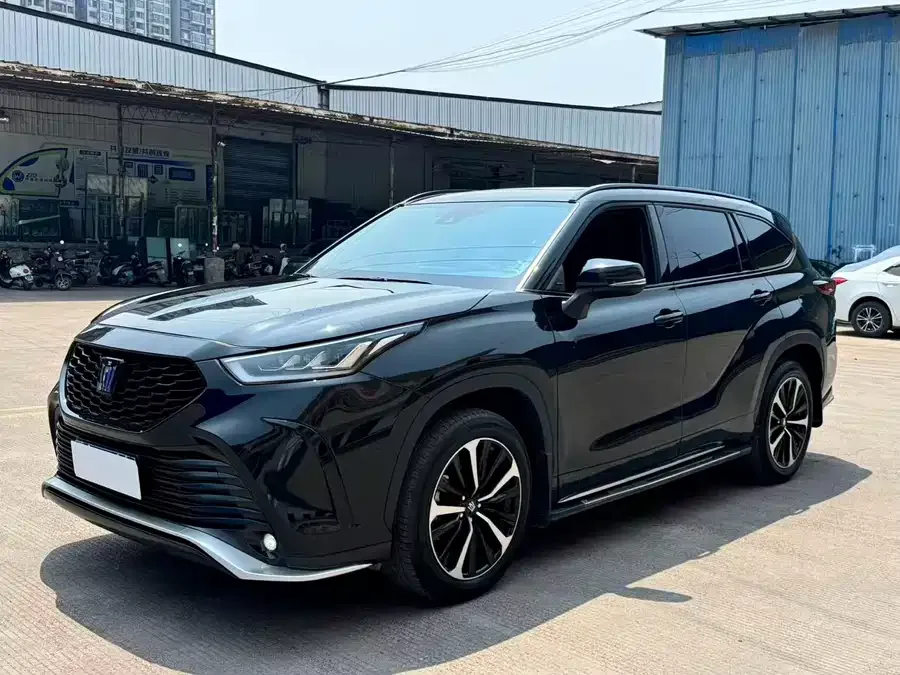 Toyota Crown Land Crown Land Release 2022 2.0T 4WD Enjoy Edition 2024 — фото 1, купить с доставкой в Москву
