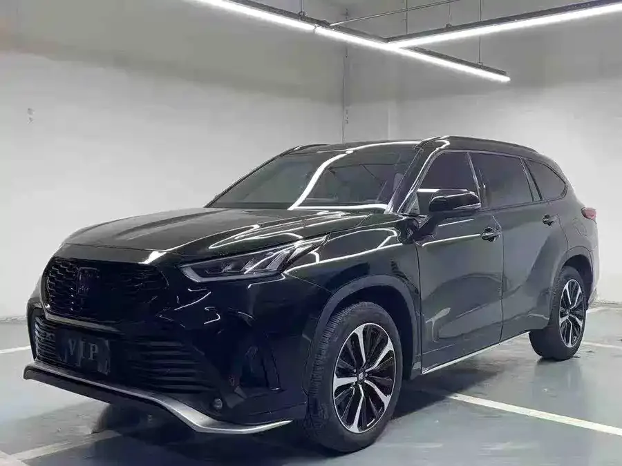 Toyota Crown Land 2022