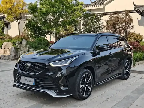 Toyota Crown Land 2024 купить в Москве
