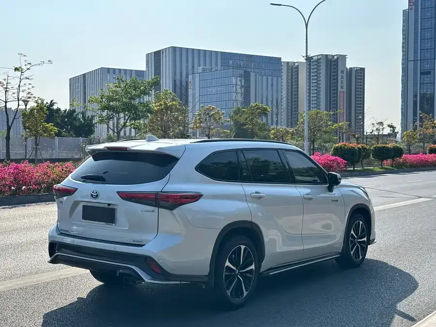 Toyota Crown Land Crown Land 2022 2.5L HEV 4WD Deluxe Edition 2022 — миниатюра 4