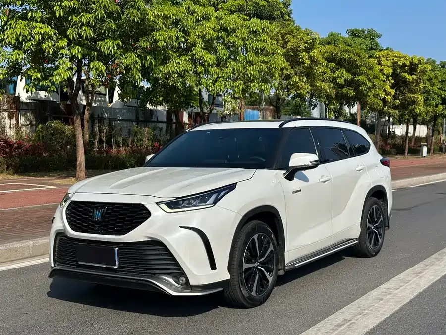 Toyota Crown Land 2022