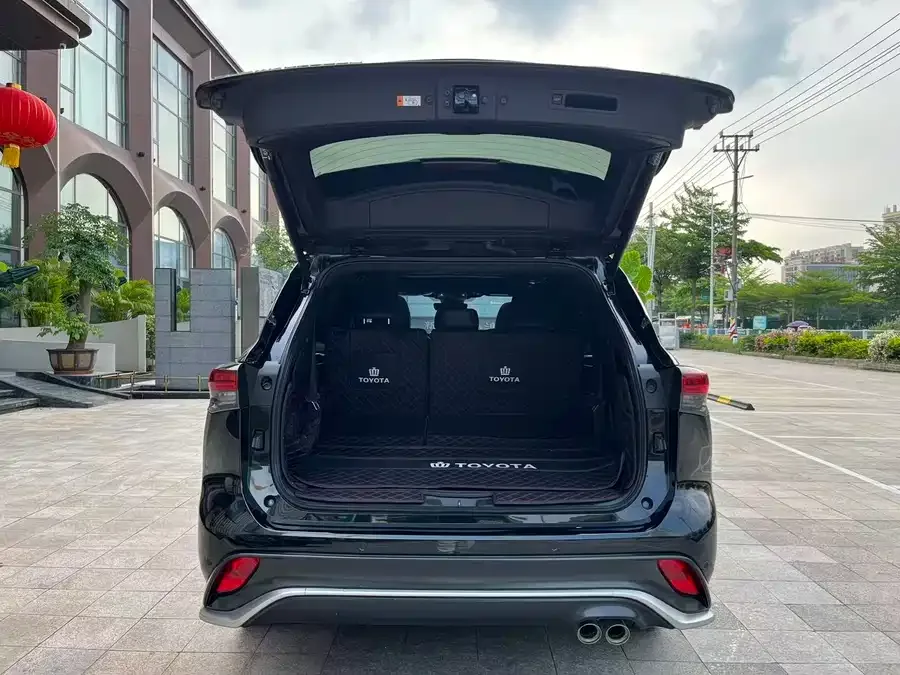 Toyota Crown Land Crown Land 2024 2.5L HEV 4WD Premium Edition 2025 — миниатюра 2