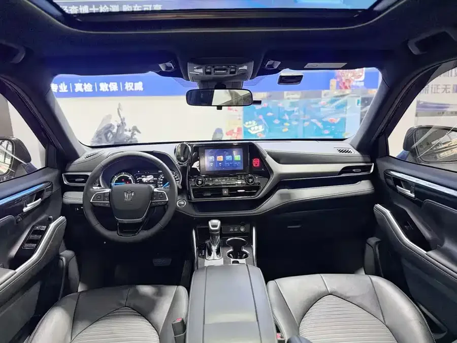 Toyota Crown Land Crown Land 2023 2.5L HEV 4WD Deluxe Edition 2024 — миниатюра 2