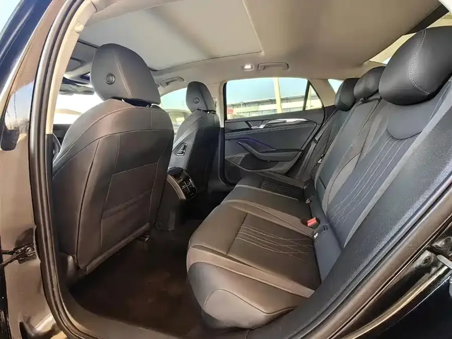 Volkswagen Magotan Magotan 2024 2 million units public enjoyment model 330TSI DSG luxury model 2025 — миниатюра 5