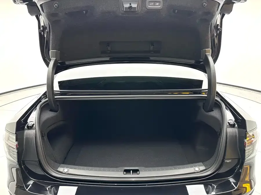 Volvo S90 2026 B5 Zhiyuan Luxury Edition 2025 — миниатюра 4