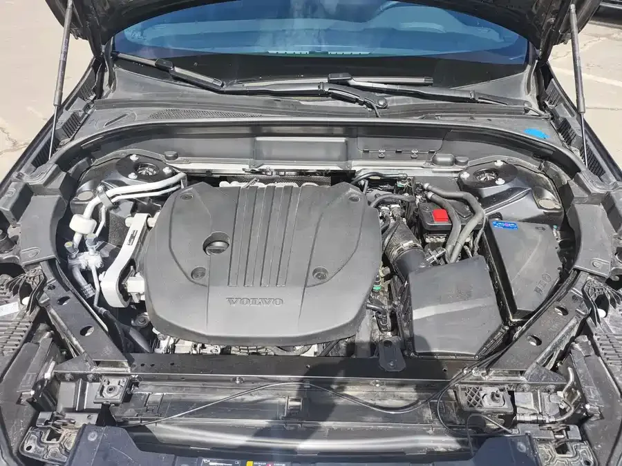Volvo XC60 2025 B5 4WD Zhiyuan Luxury Edition 2024 — миниатюра 2