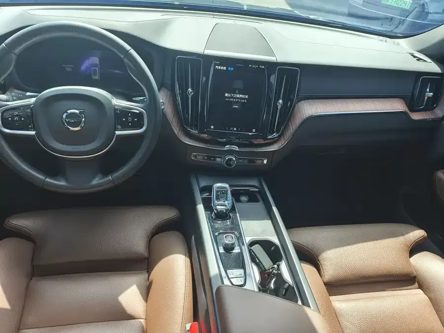 Volvo XC60 2025 B5 4WD Zhiyuan Luxury Edition 2024 — миниатюра 3