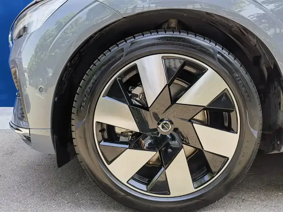 Volvo XC60 Plug-in Hybrid 2024 T8 Plug-in Hybrid Long-range Four-wheel Drive Smart Luxury Edition 2024 — миниатюра 2