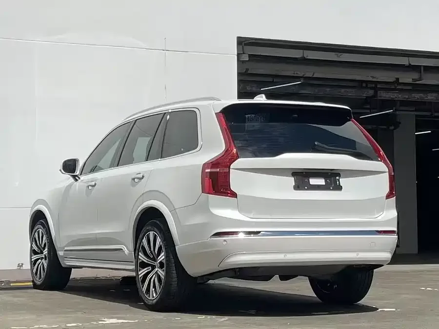 Volvo XC90 2023 B5 Smart Luxury Edition 5 Seaters 2023 — миниатюра 3