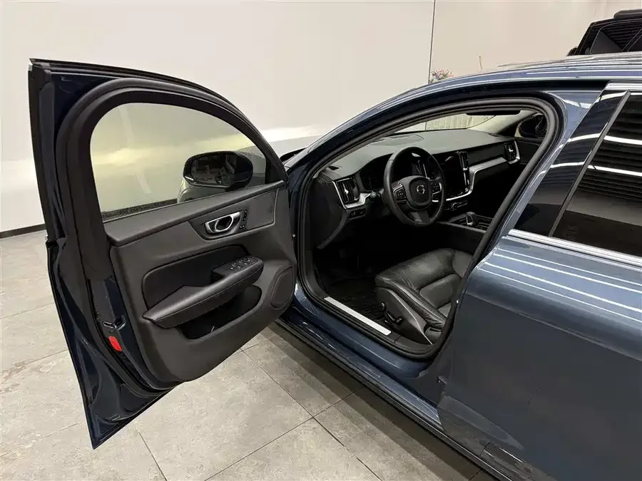 Volvo S60 2022 B4 Zhiyi Luxury Edition 2022 — миниатюра 2