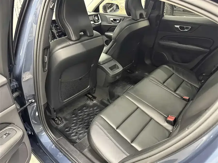 Volvo S60 2022 B4 Zhiyi Luxury Edition 2022 — миниатюра 3