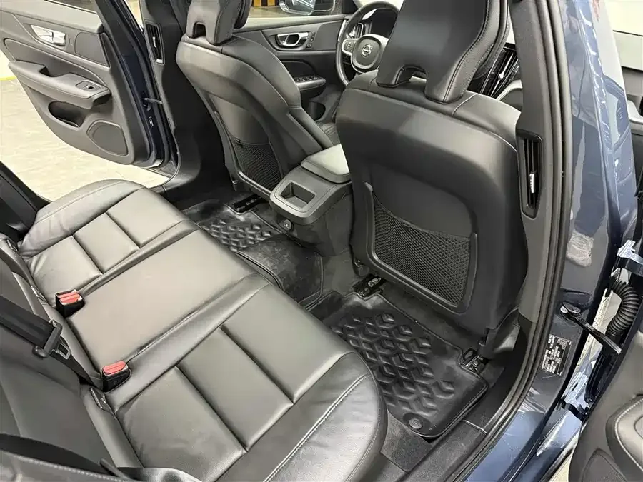 Volvo S60 2022 B4 Zhiyi Luxury Edition 2022 — миниатюра 4